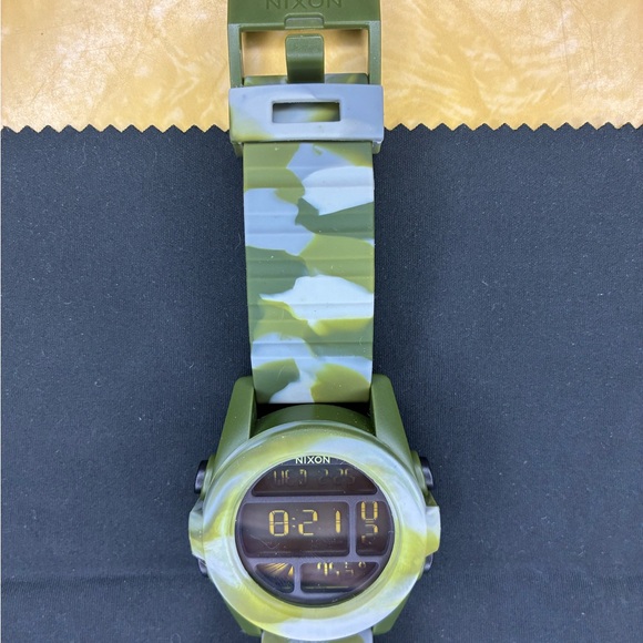 Nixon The Unit Camo Polycarbonate Watch - Picture 2 of 8